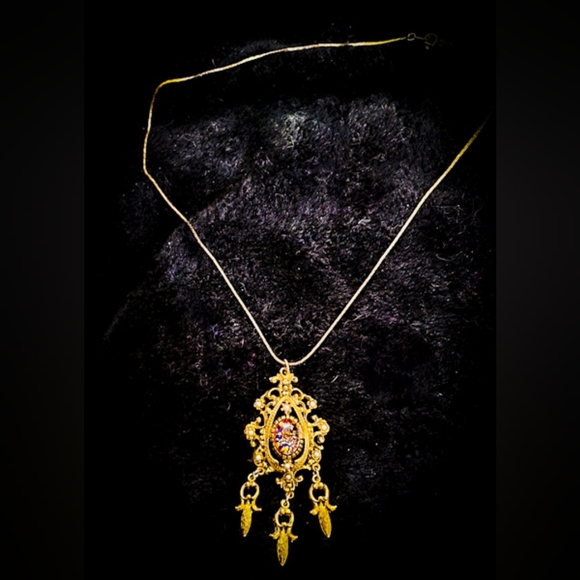 Vintage Pendant - Resin with Gold Flakes Pearls - Ornate Filigree - Picture 3 of 3